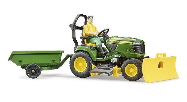 Image de Tracteur de pelouse John Deere avec remorque et jardinier
