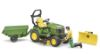 Image de Tracteur de pelouse John Deere avec remorque et jardinier